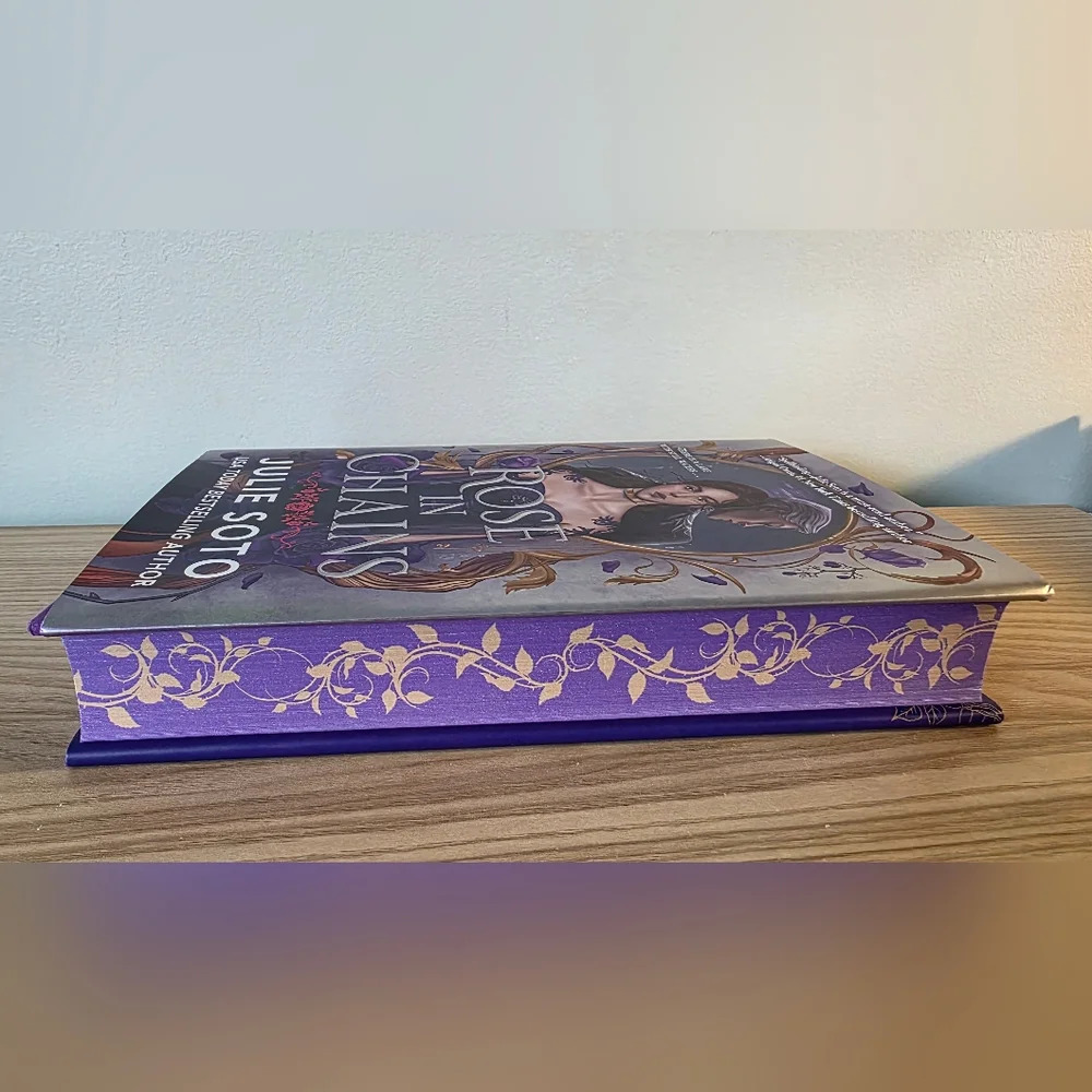 HAND SIGNED! Rose in Chains Delux Edition  by Julie Soto - Picture 5 of 6